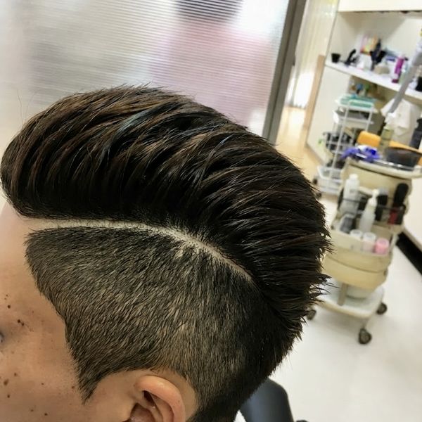 バリカンラインや、メンズのショートヘアが上手いと評判の理美容室エンゼルヘアサロンが人気です。